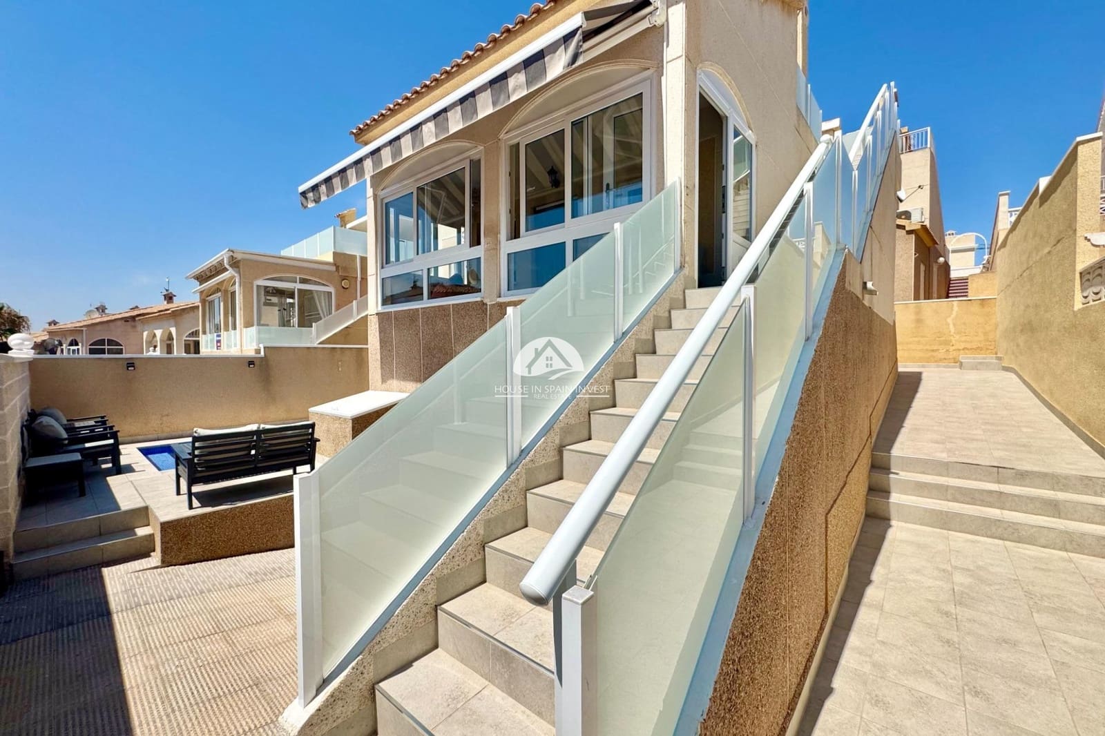 2 bedroom Villa for sale in La Florida with pool - € 245,000 (Ref: 9964572)