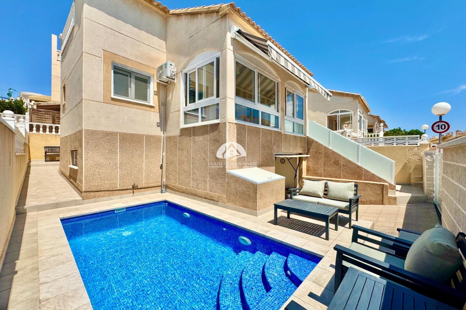 2 bedroom Villa for sale in La Florida with pool - € 245,000 (Ref: 9964572)