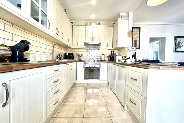 2 chambre Villa/Maison à vendre à Villamartin, Orihuela - 390 000 € (Ref: 9964573)