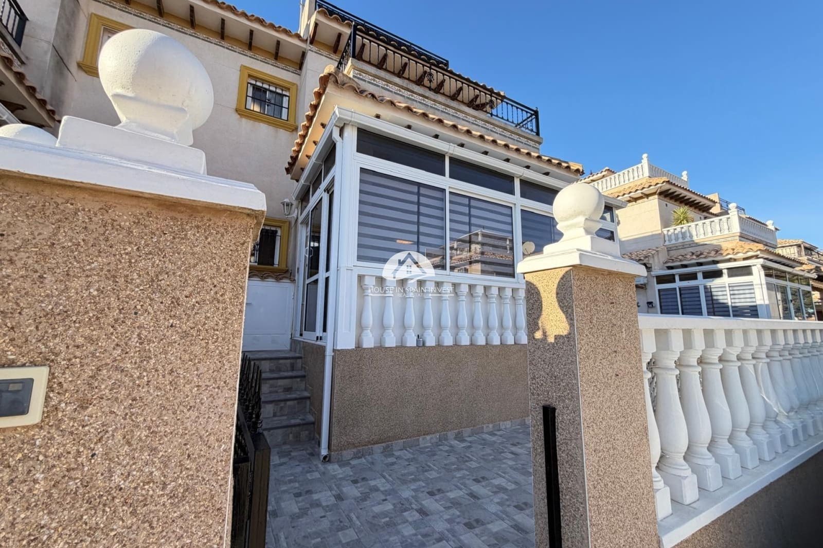 2 bedroom Townhouse for sale in Orihuela Costa with pool - € 209,900 (Ref: 9976411)