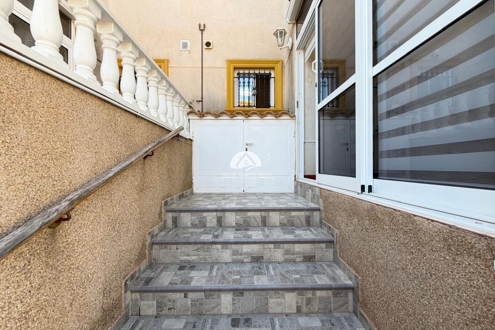 2 bedroom Townhouse for sale in Orihuela Costa with pool - € 209,900 (Ref: 9976411)