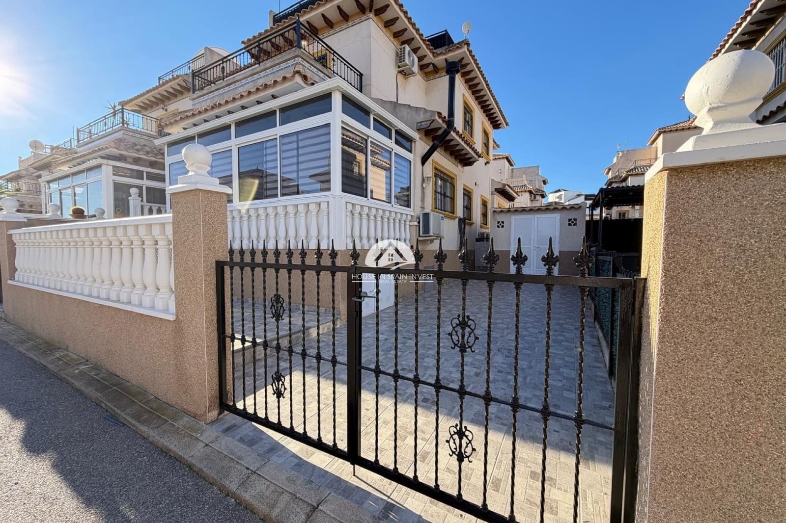 2 bedroom Townhouse for sale in Orihuela Costa with pool - € 209,900 (Ref: 9976411)