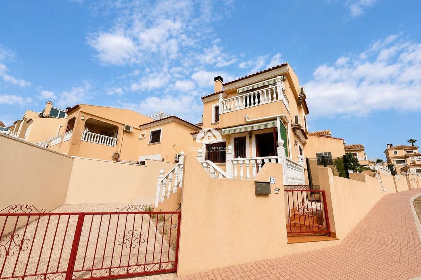 2 Zimmer Villa zu verkaufen in Orihuela Costa mit Garage - 229.000 € (Ref: 9976415)
