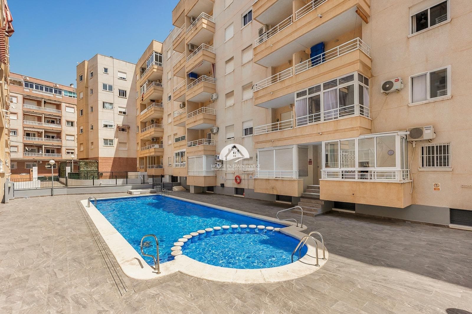 2 soveværelse Lejlighed til salg i Torrevieja med swimmingpool - € 143.000 (Ref: 9983924)