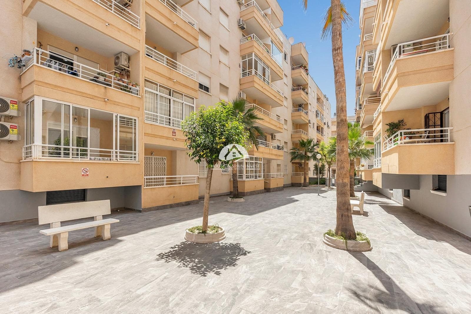2 soveværelse Lejlighed til salg i Torrevieja med swimmingpool - € 143.000 (Ref: 9983924)