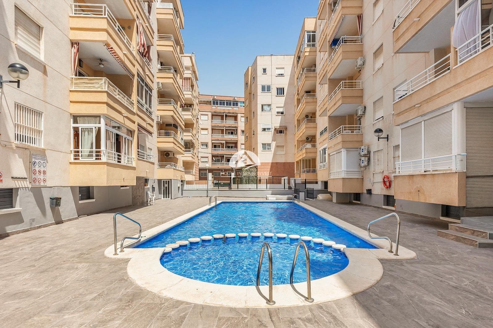 2 soveværelse Lejlighed til salg i Torrevieja med swimmingpool - € 143.000 (Ref: 9983924)