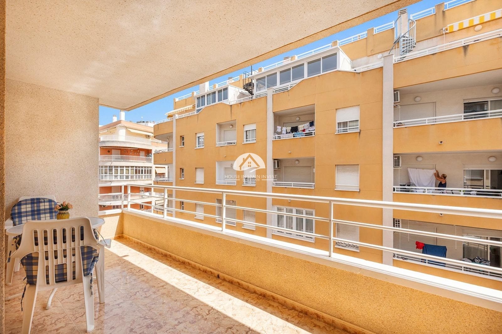 2 soveværelse Lejlighed til salg i Torrevieja med swimmingpool - € 143.000 (Ref: 9983924)