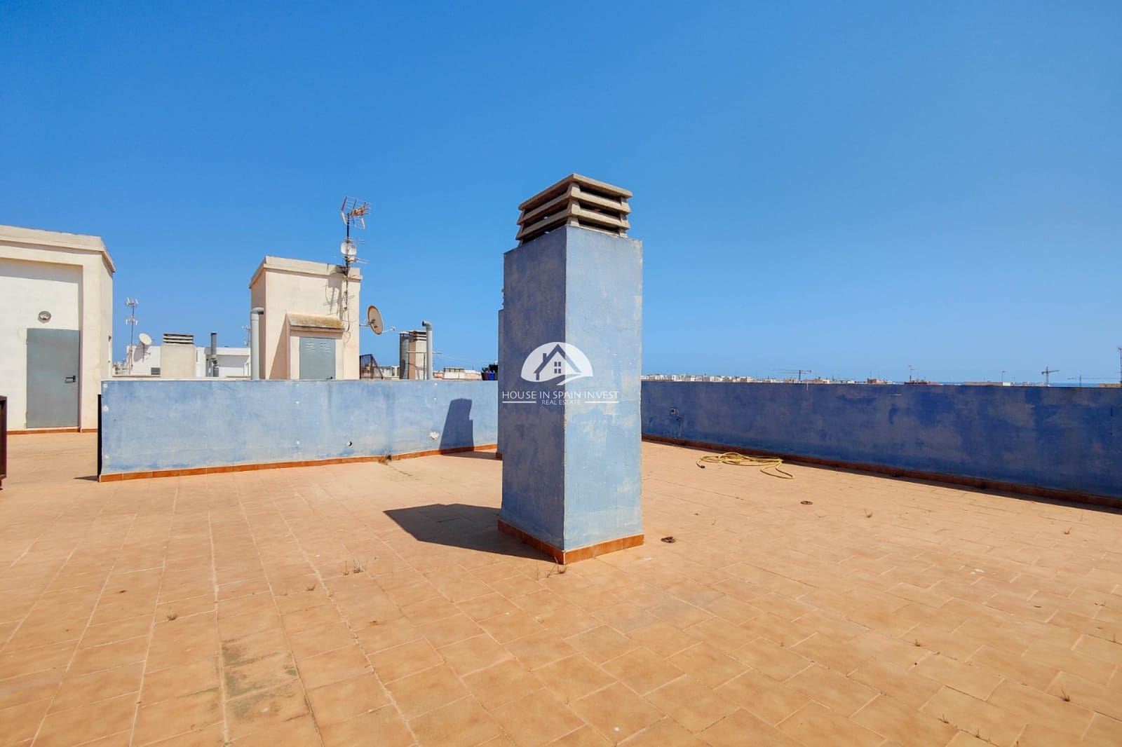 3 soverom Penthouse til leie i Torrevieja - € 1 050 (Ref: 9993578)