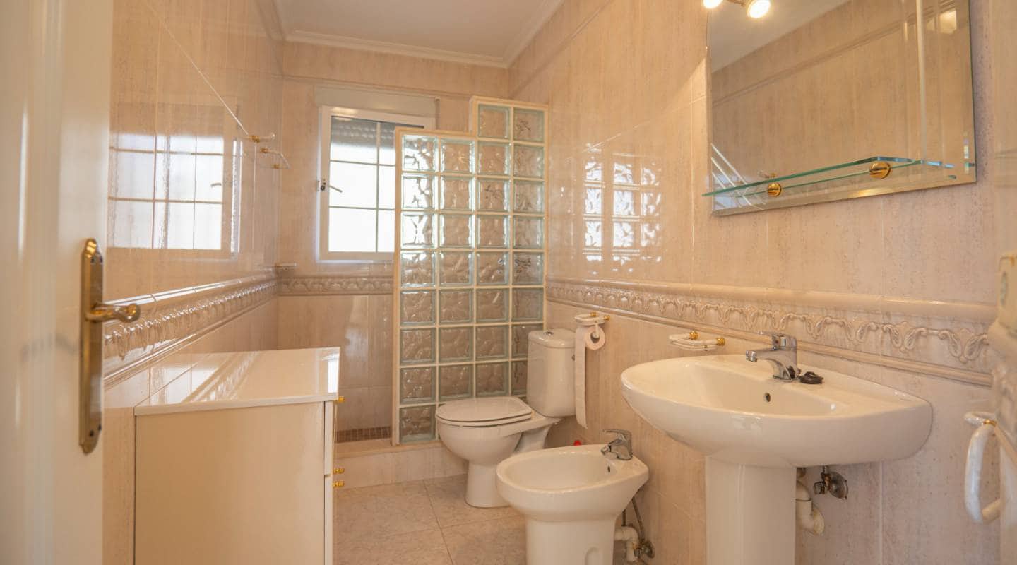 4 Zimmer Villa zu verkaufen in Ciudad Quesada mit Pool Garage - 445.000 € (Ref: 7388398)