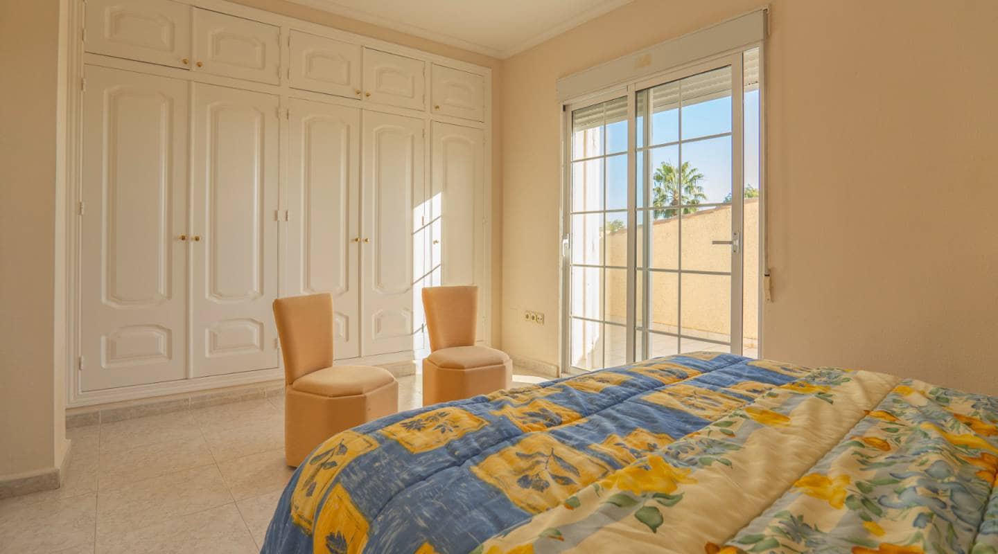 4 Zimmer Villa zu verkaufen in Ciudad Quesada mit Pool Garage - 445.000 € (Ref: 7388398)