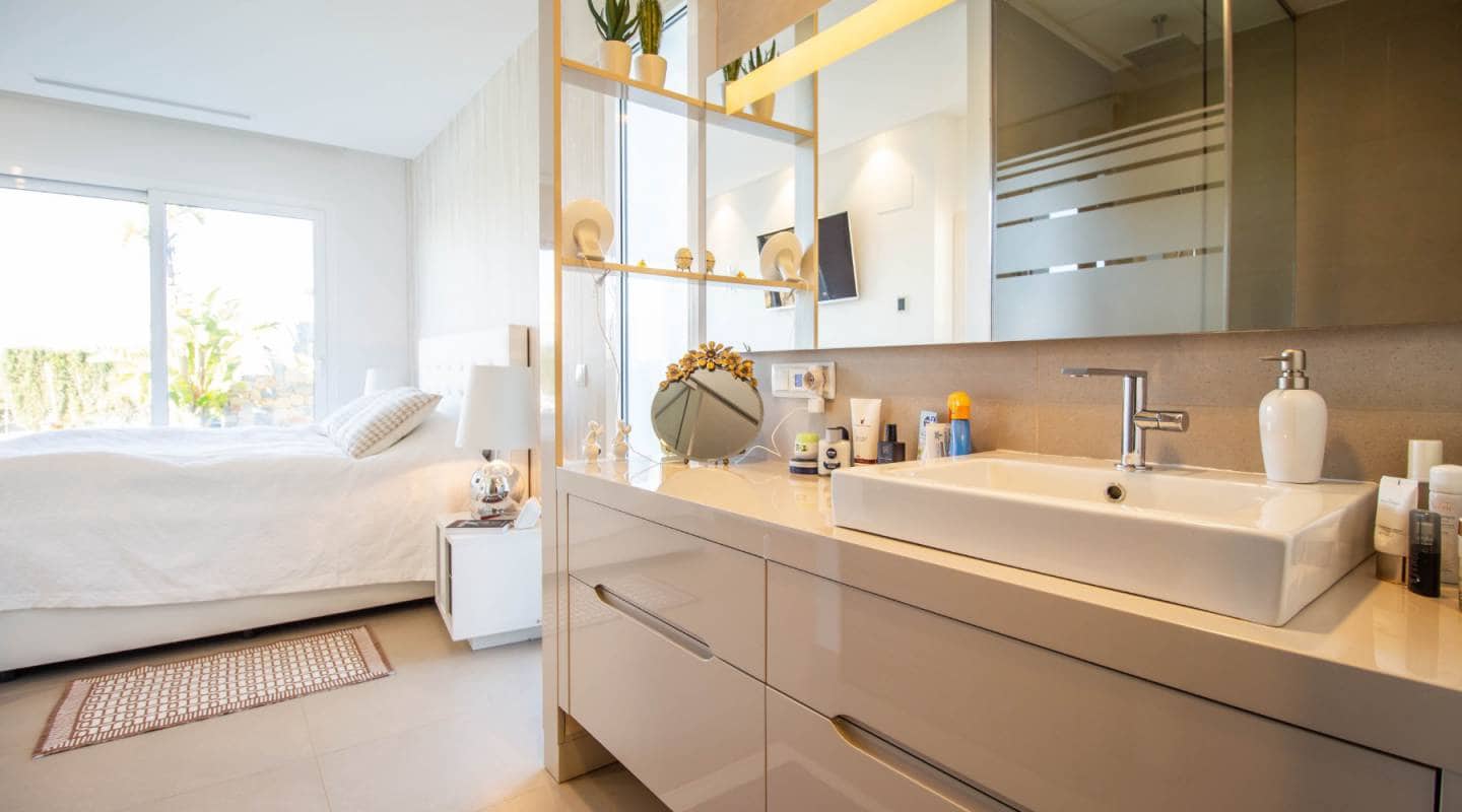 3 quarto Moradia para venda em Las Colinas Golf com piscina - 1 050 000 € (Ref: 7699197)