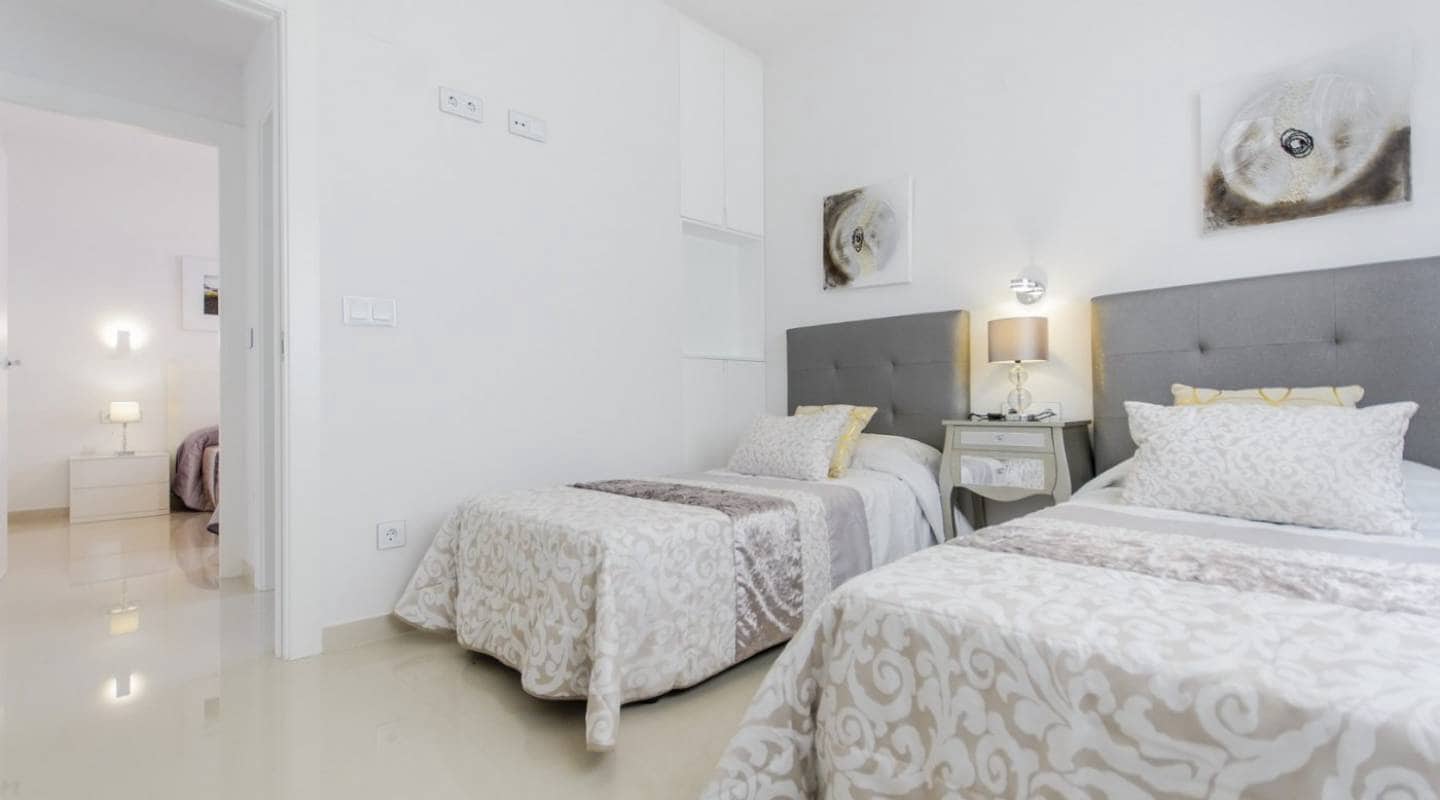 4 quarto Moradia para venda em San Miguel de Salinas com piscina - 630 000 € (Ref: 7699221)