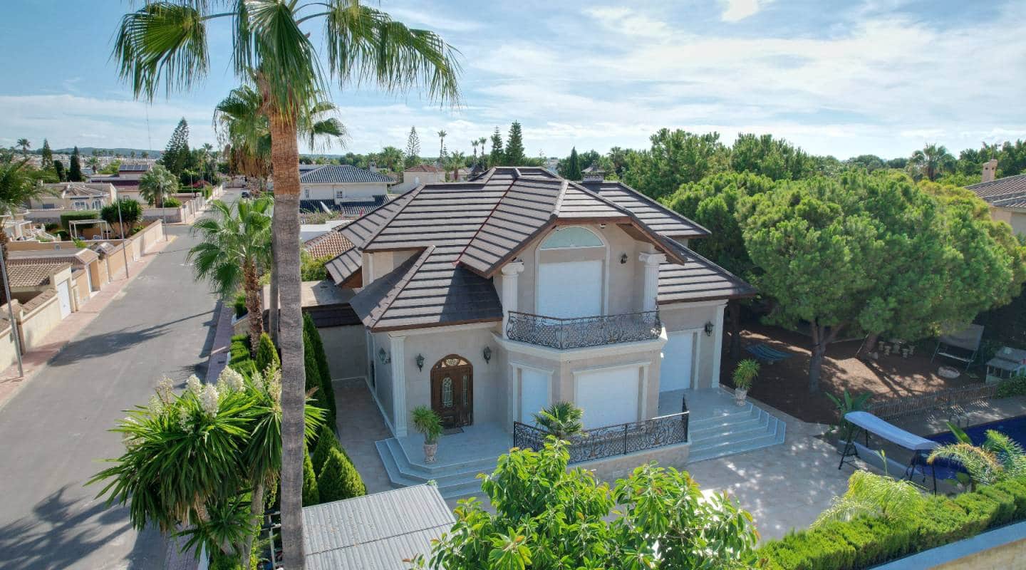 5 soveværelse Villa til salg i Dona Pepa med swimmingpool - € 1.100.000 (Ref: 7705434)