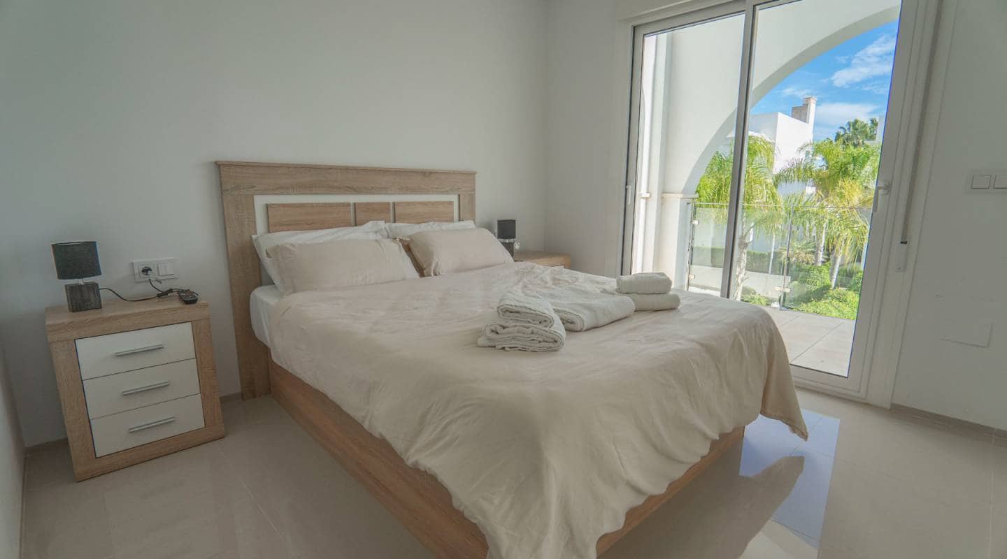 2 soverom Kjedet enebolig til salgs i Ciudad Quesada med svømmebasseng garasje - € 315 000 (Ref: 7917976)