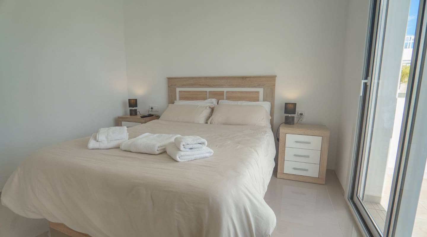 2 soverom Kjedet enebolig til salgs i Ciudad Quesada med svømmebasseng garasje - € 315 000 (Ref: 7917976)