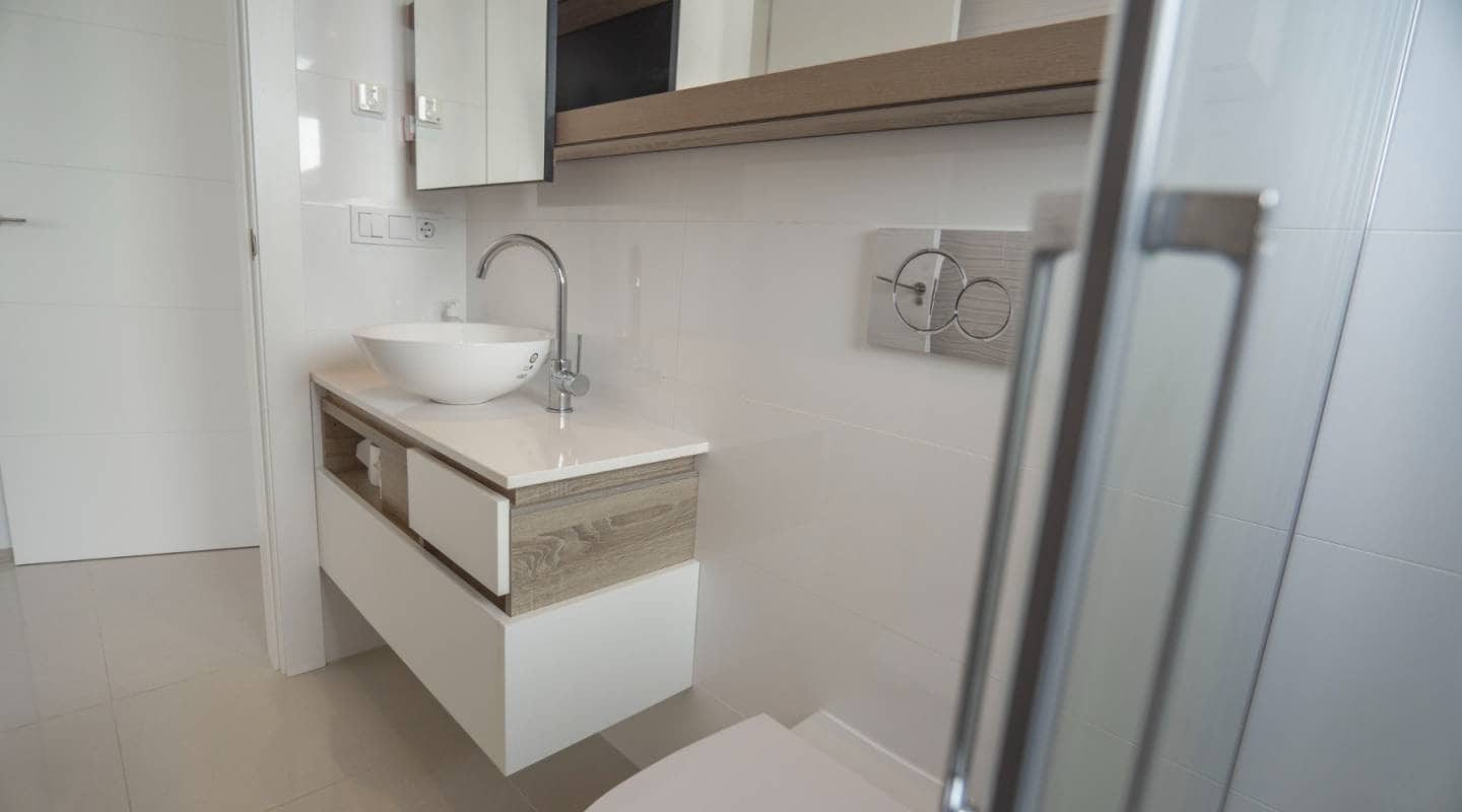 2 soverom Kjedet enebolig til salgs i Ciudad Quesada med svømmebasseng garasje - € 315 000 (Ref: 7917976)