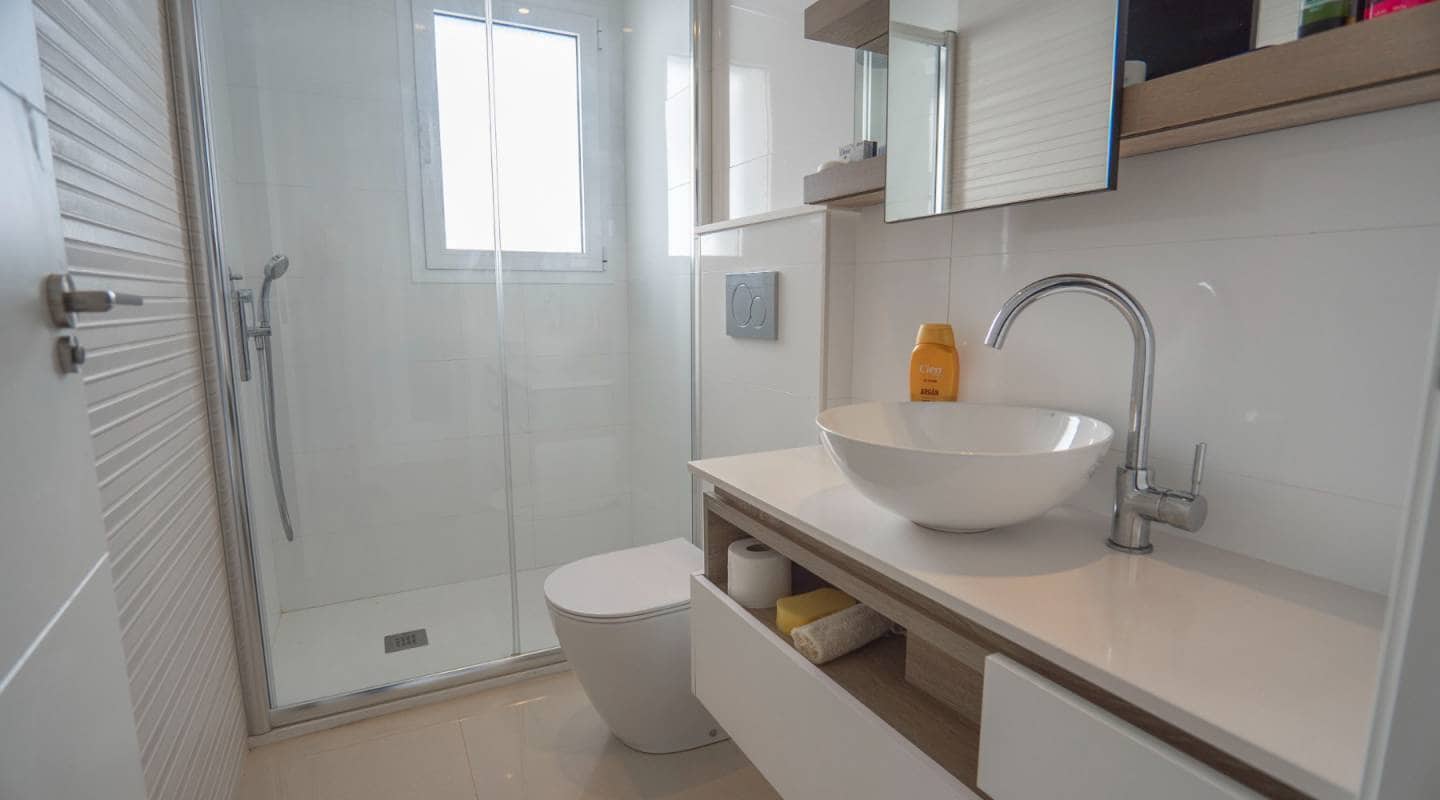 2 soverom Kjedet enebolig til salgs i Ciudad Quesada med svømmebasseng garasje - € 315 000 (Ref: 7917976)