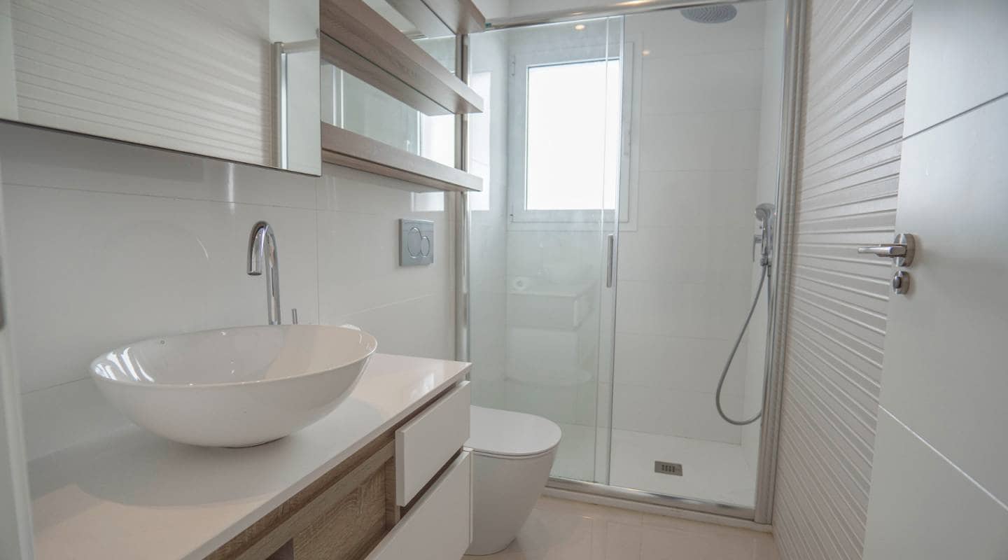 2 soverom Kjedet enebolig til salgs i Ciudad Quesada med svømmebasseng garasje - € 315 000 (Ref: 7917976)