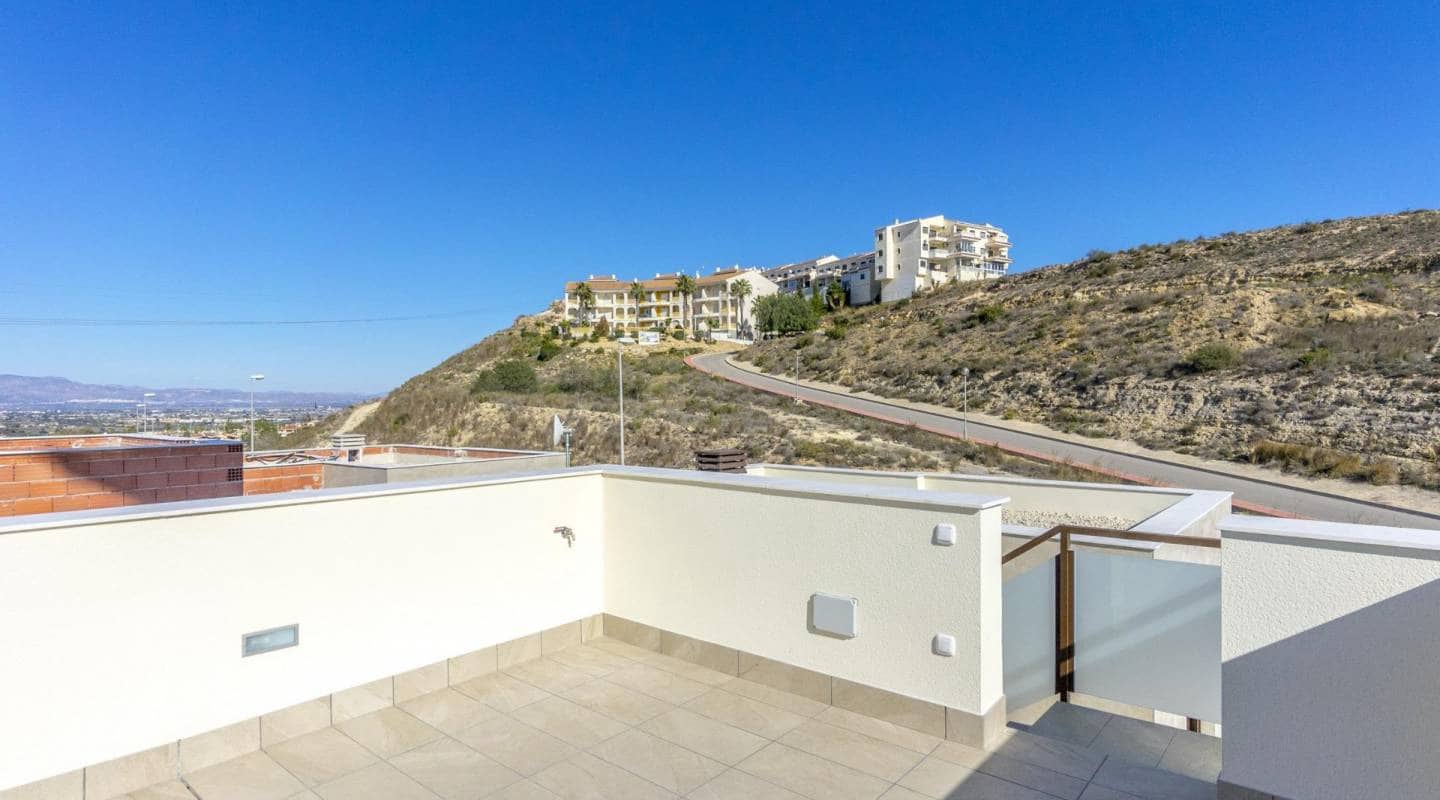 3 bedroom Villa for sale in Ciudad Quesada with pool - € 649,000 (Ref: 8005304)