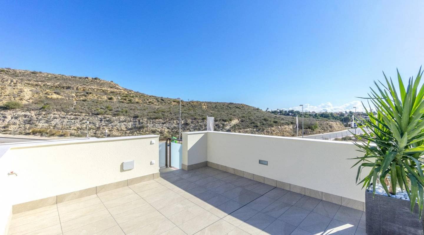 3 bedroom Villa for sale in Ciudad Quesada with pool - € 649,000 (Ref: 8005304)