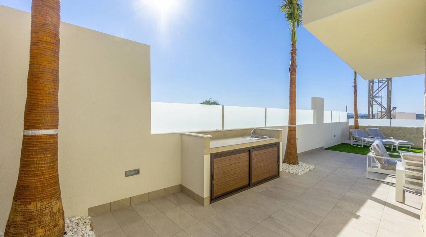 3 bedroom Villa for sale in Ciudad Quesada with pool - € 649,000 (Ref: 8005304)