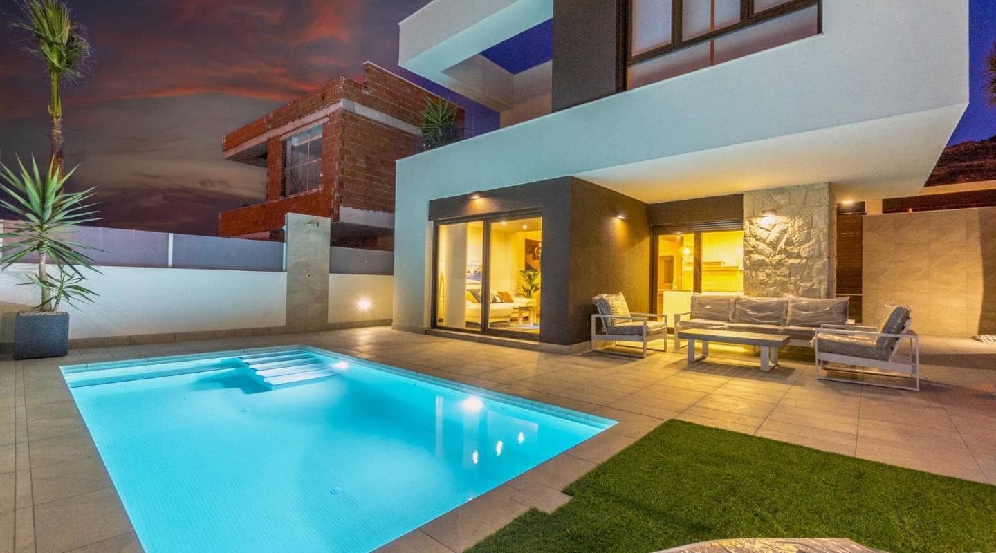 3 bedroom Villa for sale in Ciudad Quesada with pool - € 649,000 (Ref: 8005304)