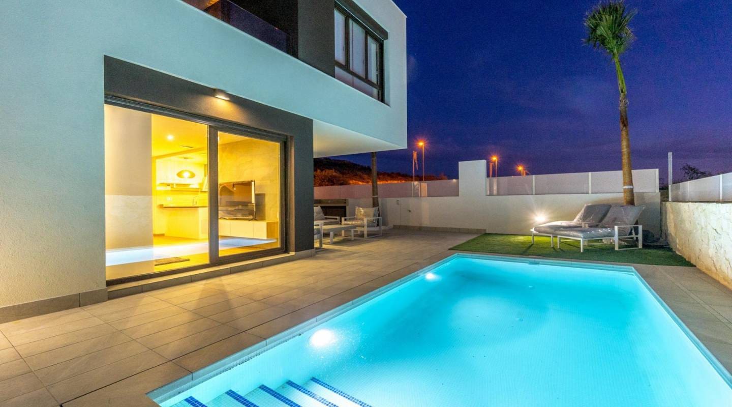 3 bedroom Villa for sale in Ciudad Quesada with pool - € 649,000 (Ref: 8005304)