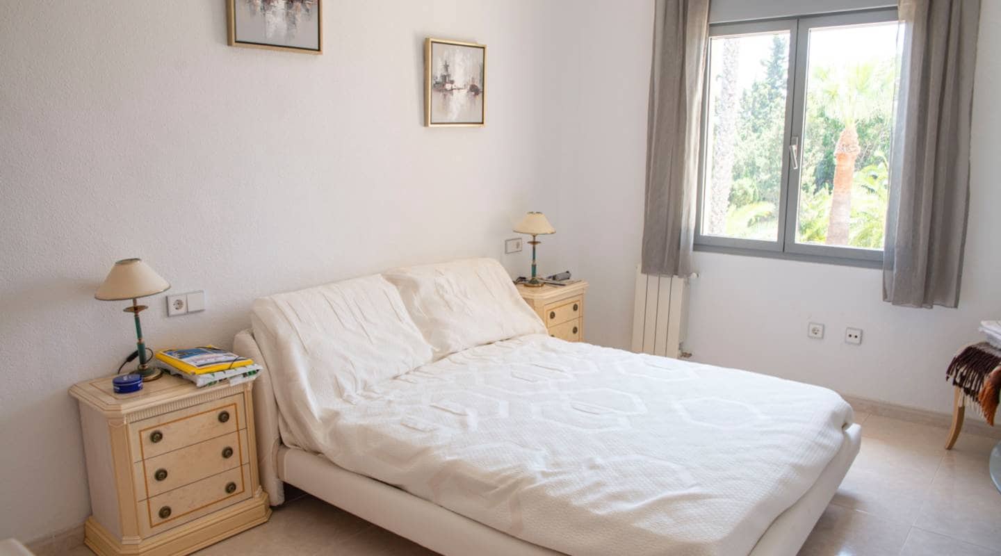 4 quarto Moradia para venda em Pueblo Bravo com piscina - 840 000 € (Ref: 8047774)