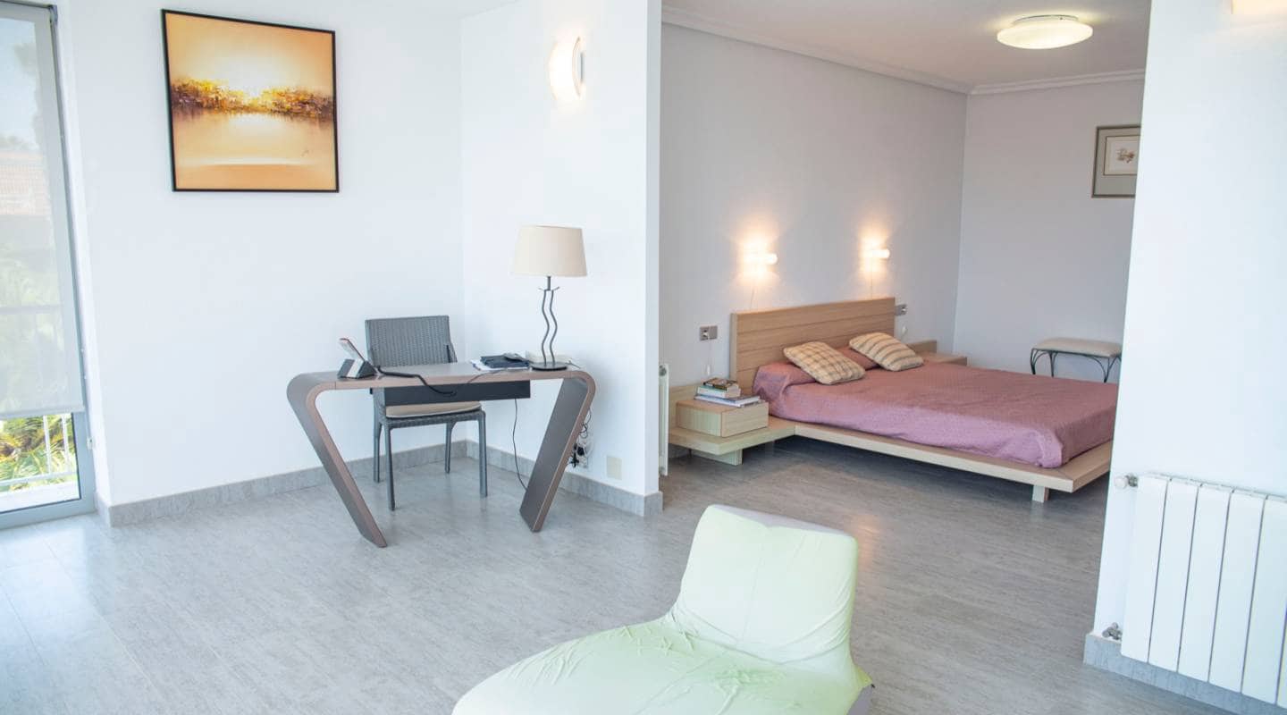 4 quarto Moradia para venda em Pueblo Bravo com piscina - 840 000 € (Ref: 8047774)