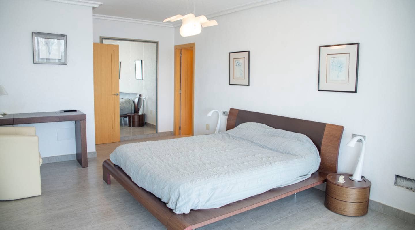 4 quarto Moradia para venda em Pueblo Bravo com piscina - 840 000 € (Ref: 8047774)