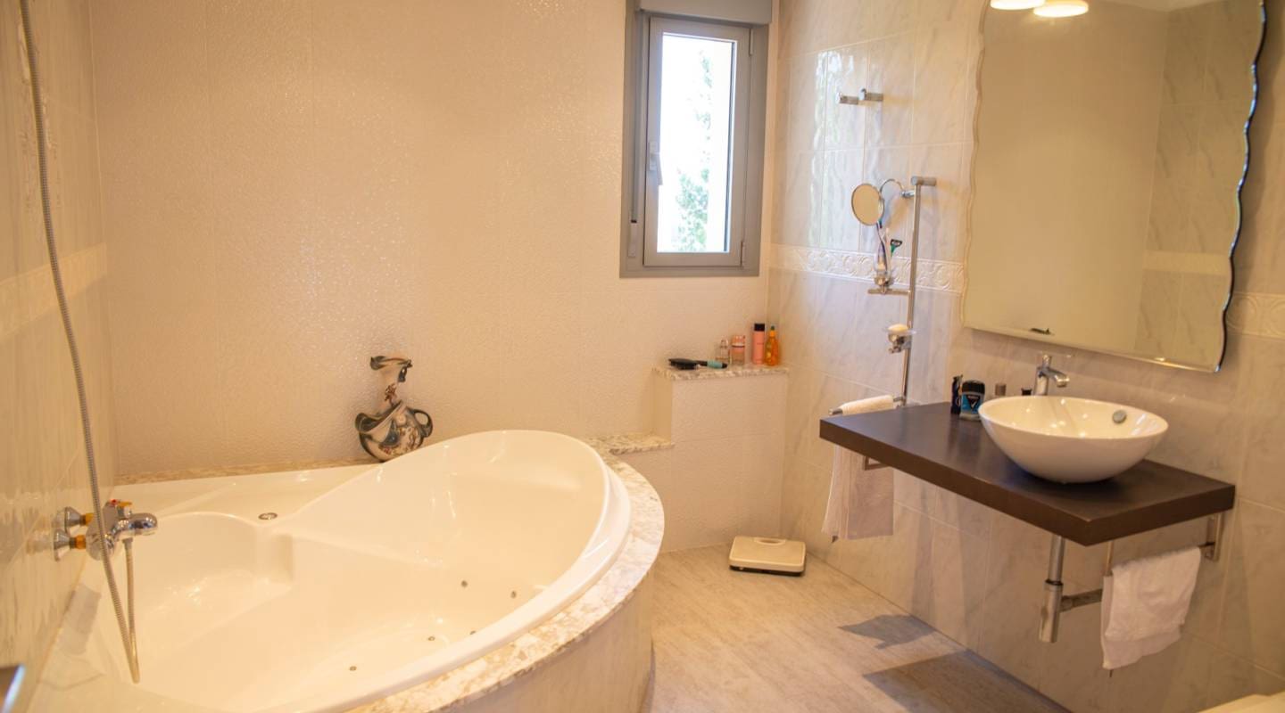 4 quarto Moradia para venda em Pueblo Bravo com piscina - 840 000 € (Ref: 8047774)