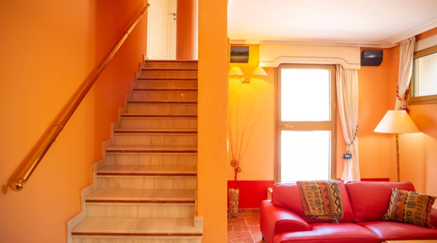 4 quarto Moradia para venda em Pueblo Bravo com piscina - 840 000 € (Ref: 8047774)