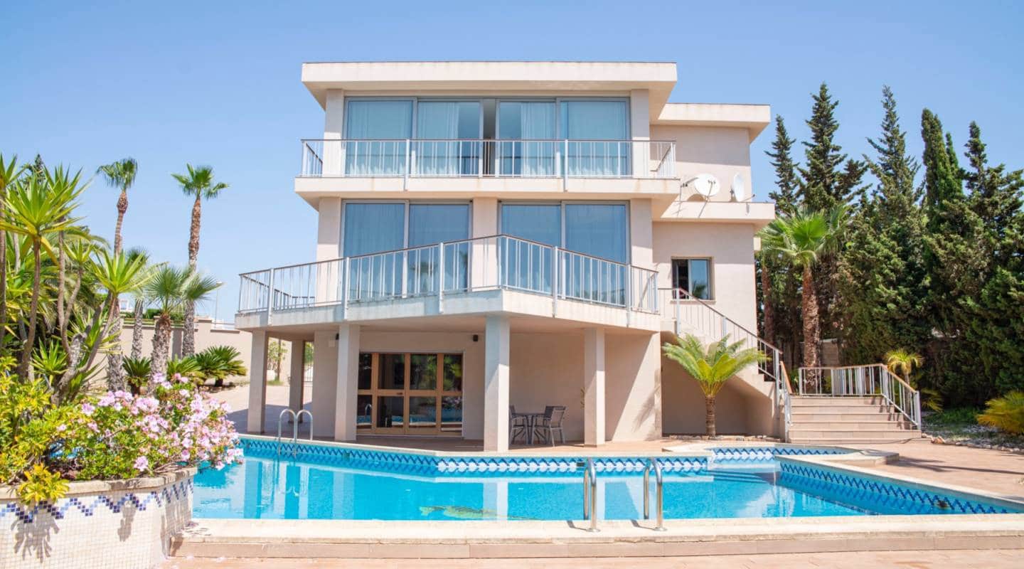 4 quarto Moradia para venda em Pueblo Bravo com piscina - 840 000 € (Ref: 8047774)