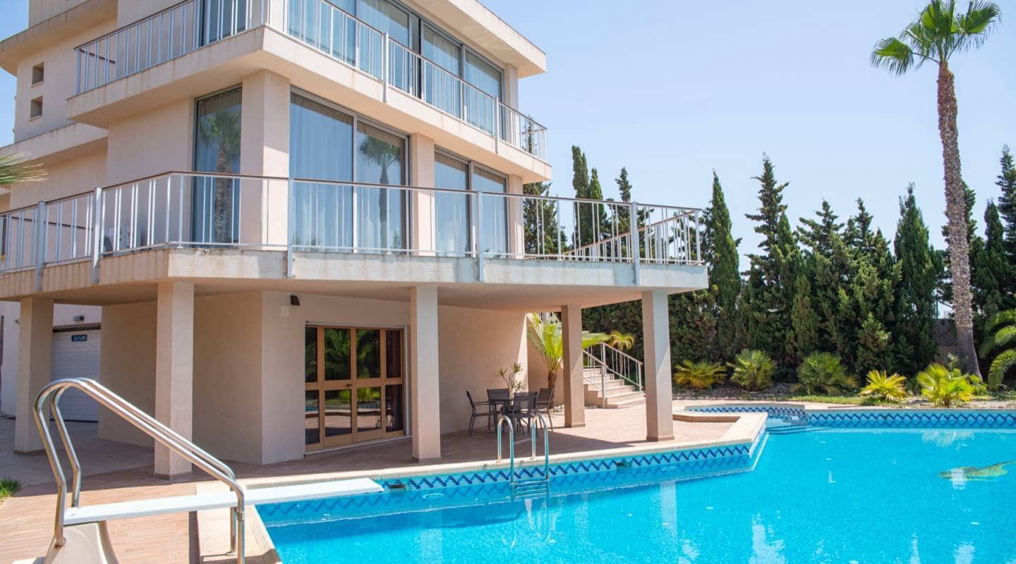 4 quarto Moradia para venda em Pueblo Bravo com piscina - 840 000 € (Ref: 8047774)