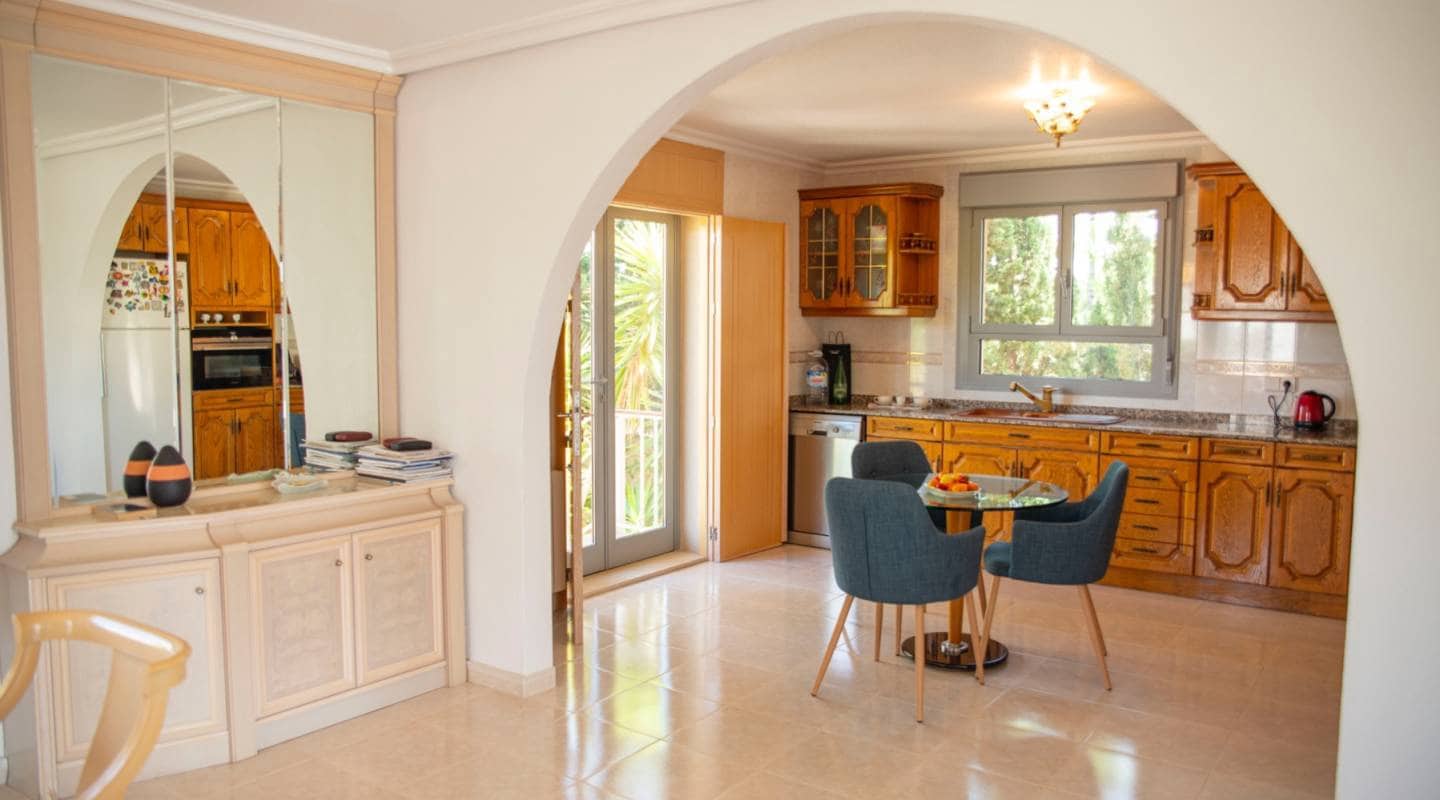 4 quarto Moradia para venda em Pueblo Bravo com piscina - 840 000 € (Ref: 8047774)