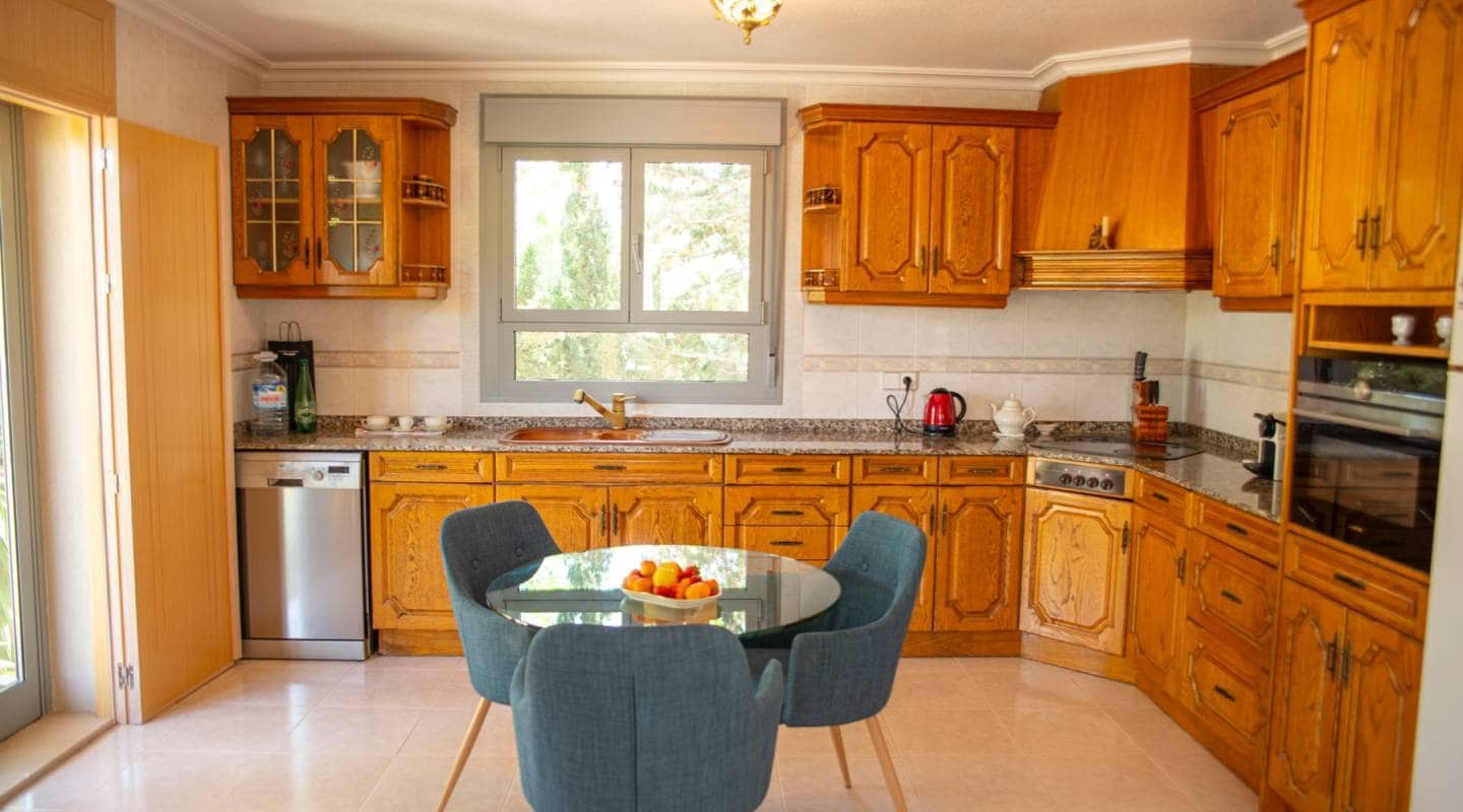 4 quarto Moradia para venda em Pueblo Bravo com piscina - 840 000 € (Ref: 8047774)