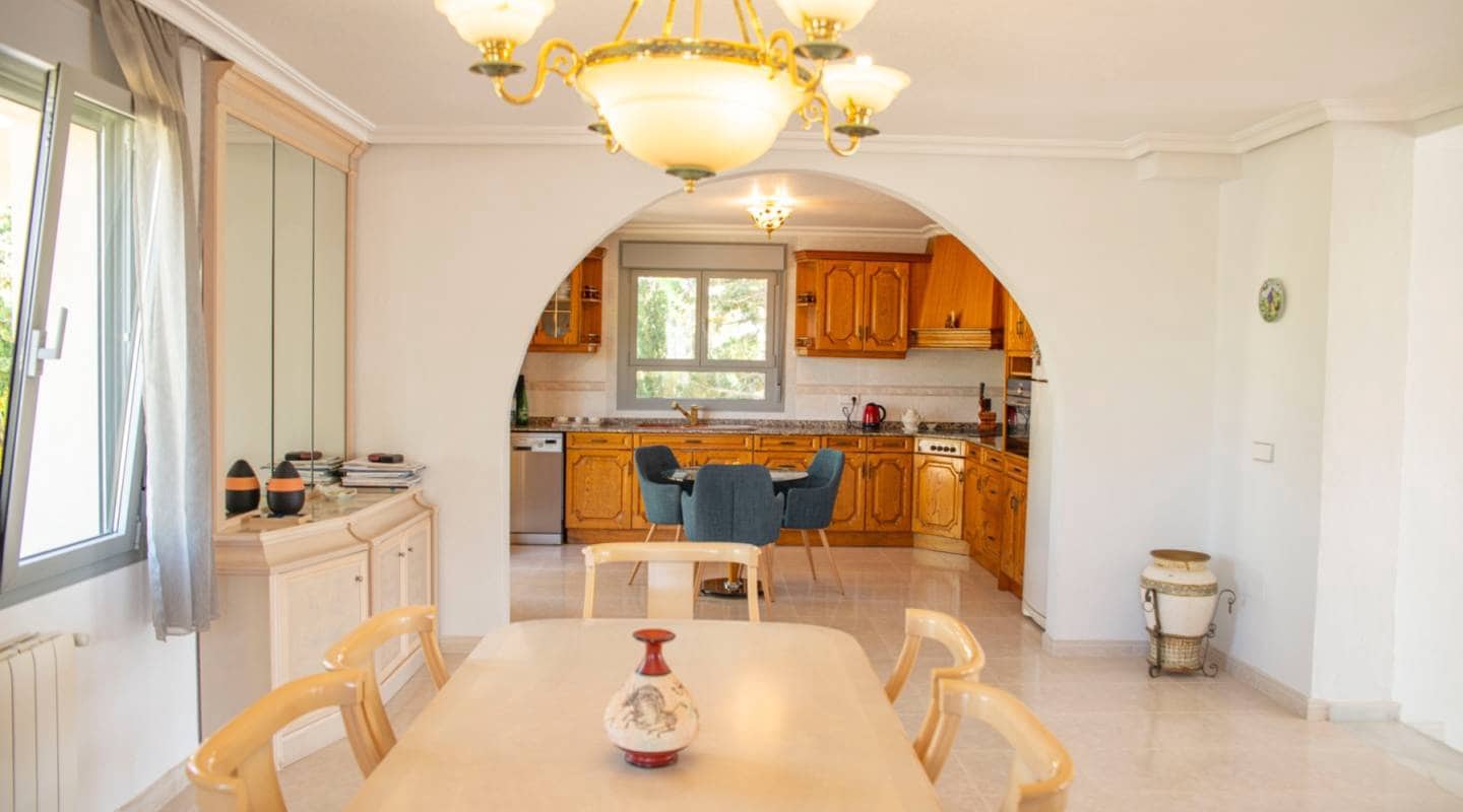 4 quarto Moradia para venda em Pueblo Bravo com piscina - 840 000 € (Ref: 8047774)