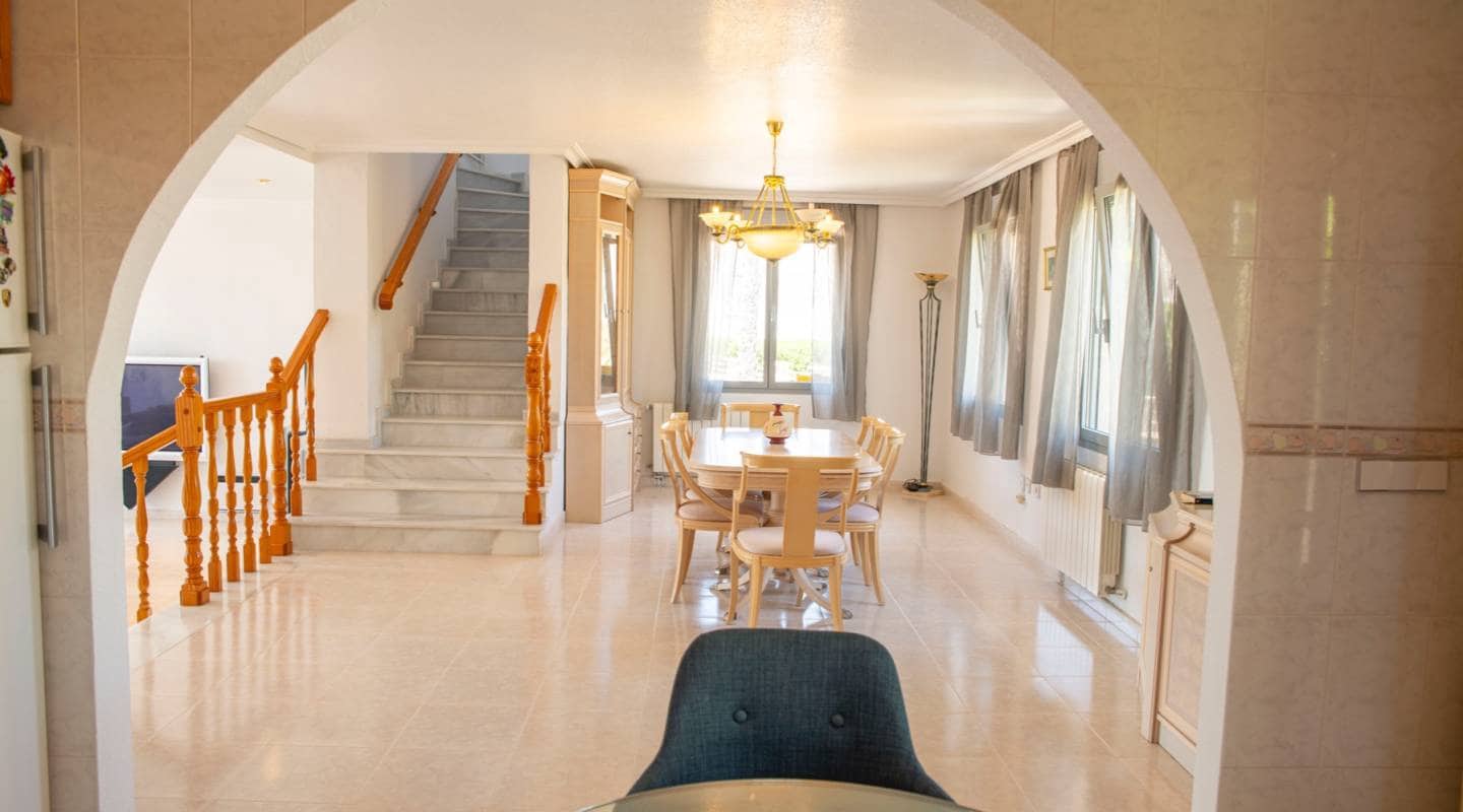 4 quarto Moradia para venda em Pueblo Bravo com piscina - 840 000 € (Ref: 8047774)