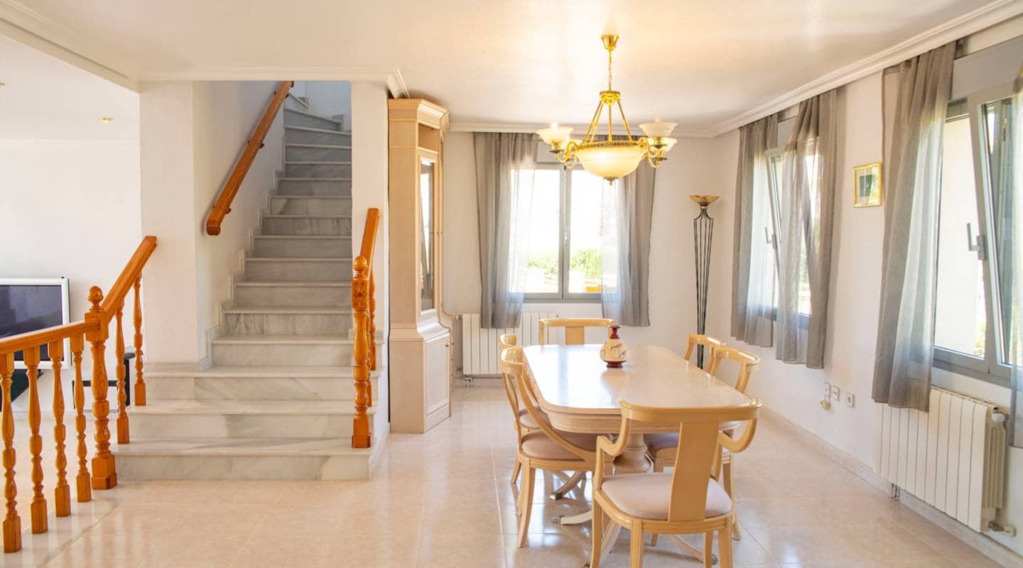 4 quarto Moradia para venda em Pueblo Bravo com piscina - 840 000 € (Ref: 8047774)