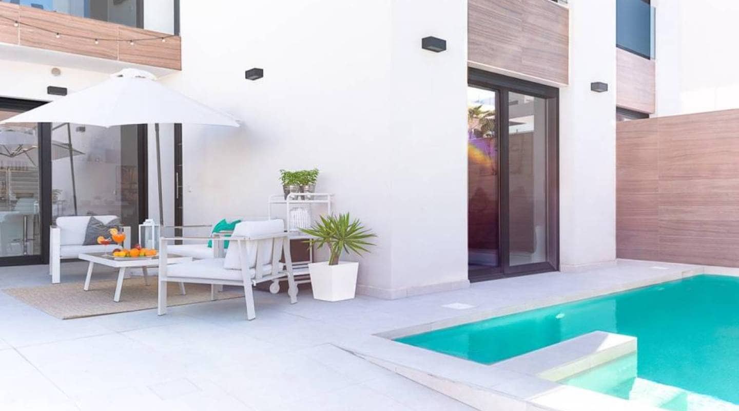 Chalet de 4 habitaciones en Benijófar en venta - 500.000 € (Ref: 8047793)