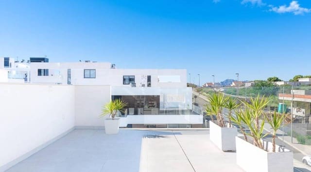 Chalet de 4 habitaciones en Benijófar en venta - 500.000 € (Ref: 8047793)