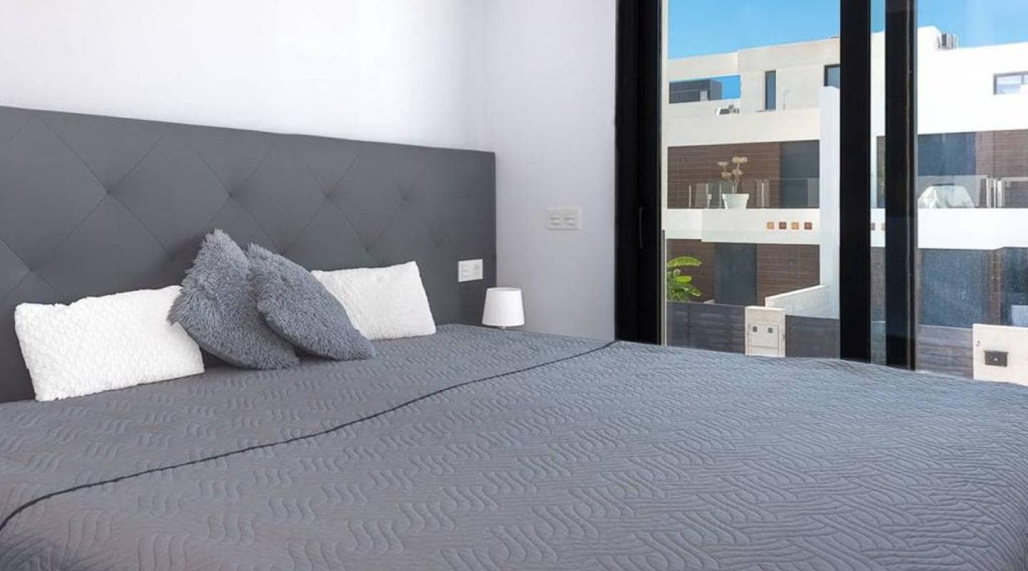 Chalet de 4 habitaciones en Benijófar en venta - 500.000 € (Ref: 8047793)