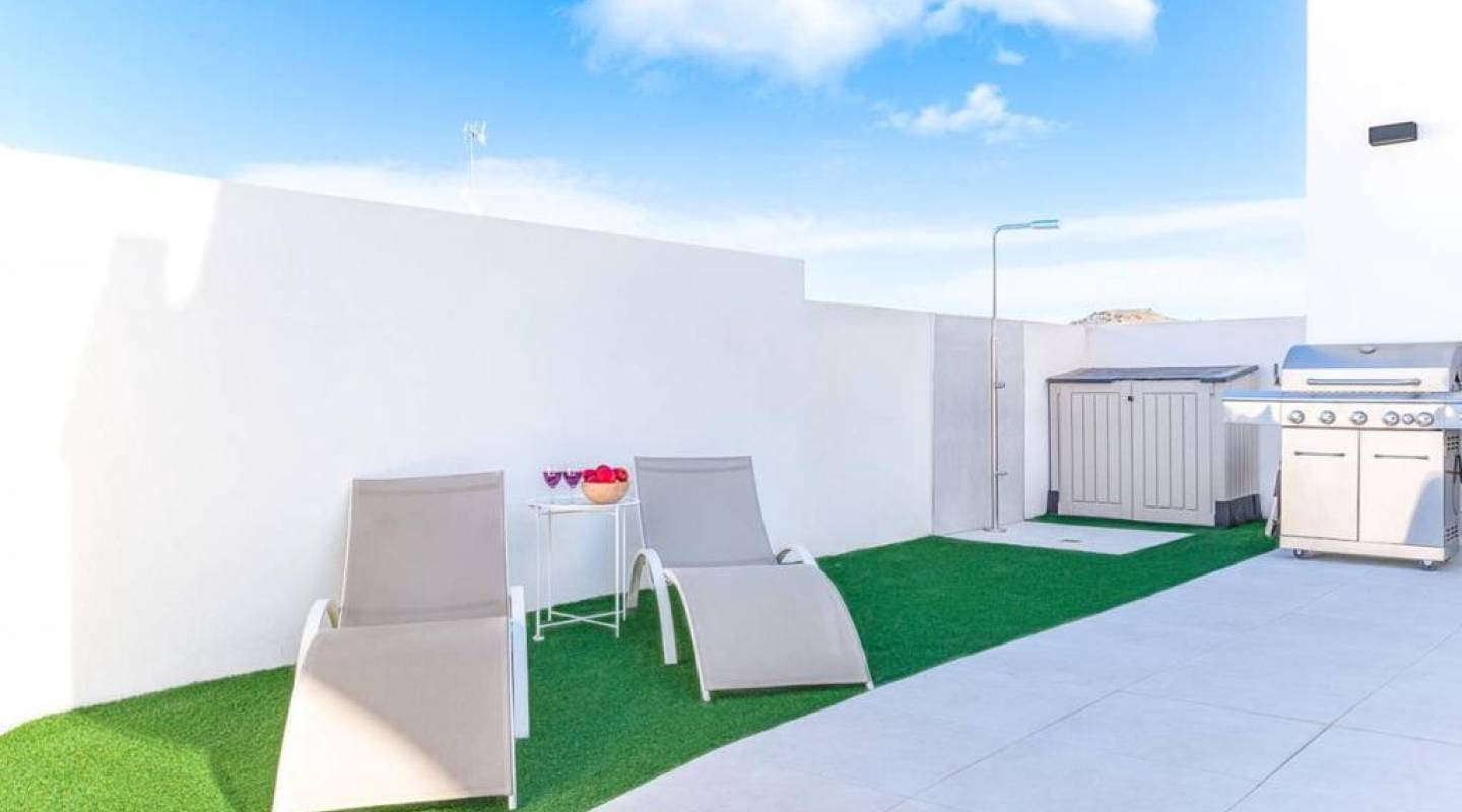 Chalet de 4 habitaciones en Benijófar en venta - 500.000 € (Ref: 8047793)