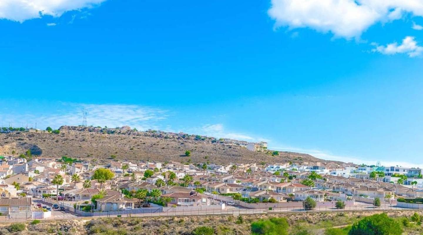 Chalet de 4 habitaciones en Benijófar en venta - 500.000 € (Ref: 8047793)