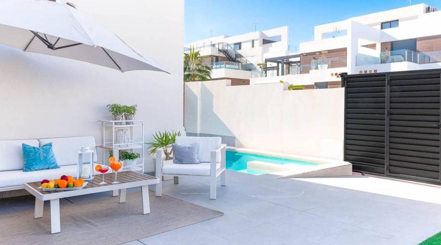 Chalet de 4 habitaciones en Benijófar en venta - 500.000 € (Ref: 8047793)