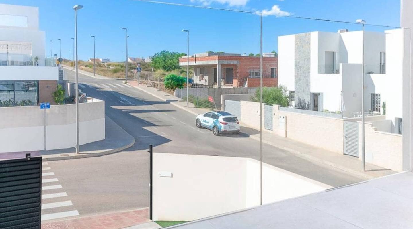 Chalet de 4 habitaciones en Benijófar en venta - 500.000 € (Ref: 8047793)