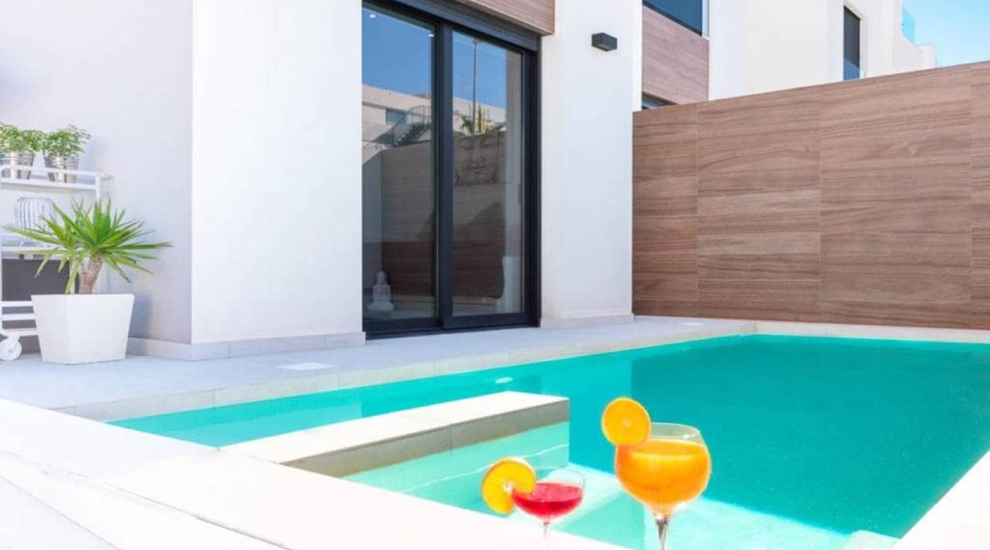 Chalet de 4 habitaciones en Benijófar en venta - 500.000 € (Ref: 8047793)