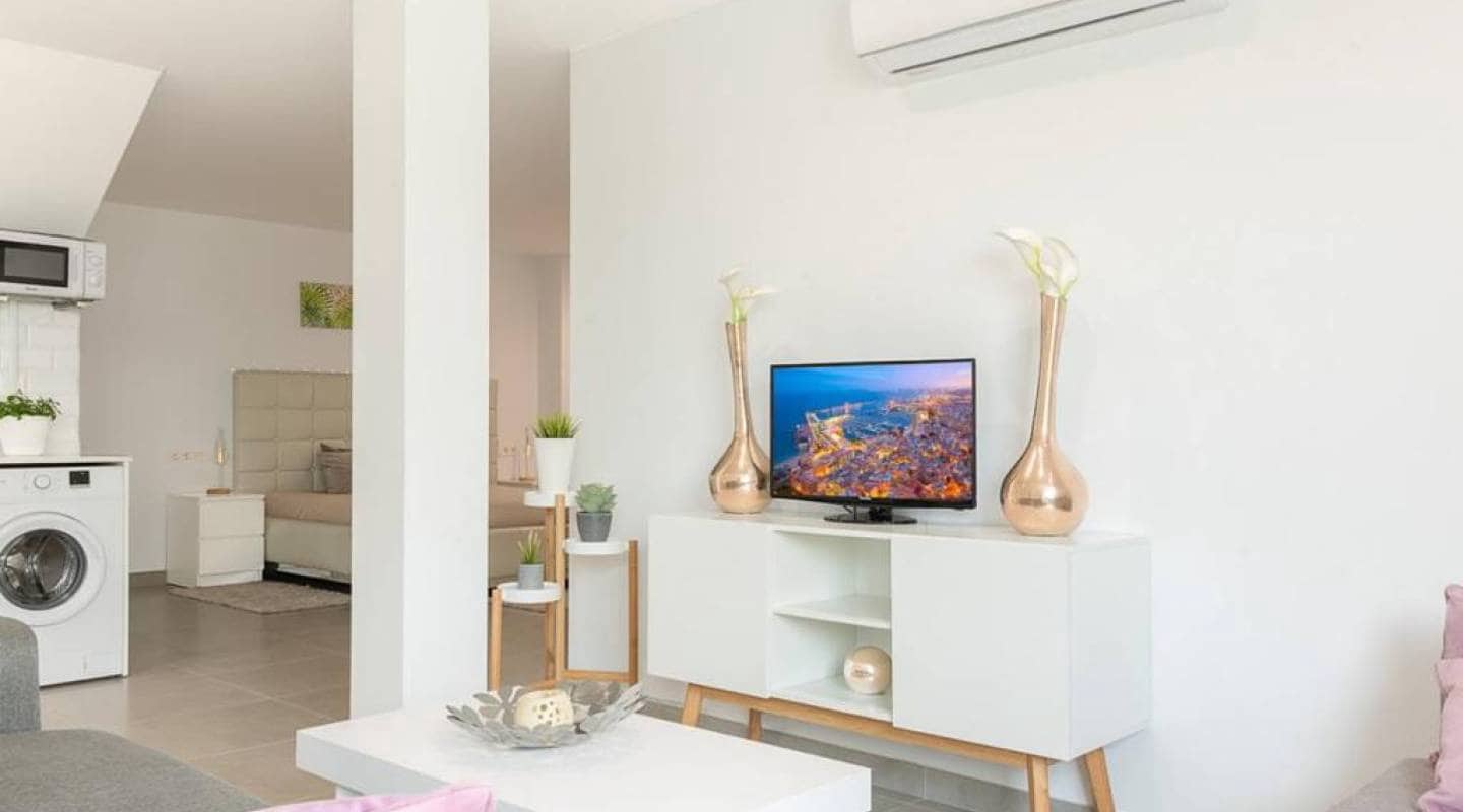 Chalet de 4 habitaciones en Benijófar en venta - 500.000 € (Ref: 8047793)