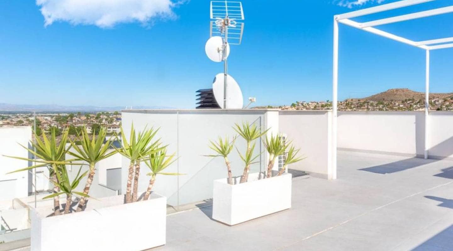 Chalet de 4 habitaciones en Benijófar en venta - 500.000 € (Ref: 8047793)