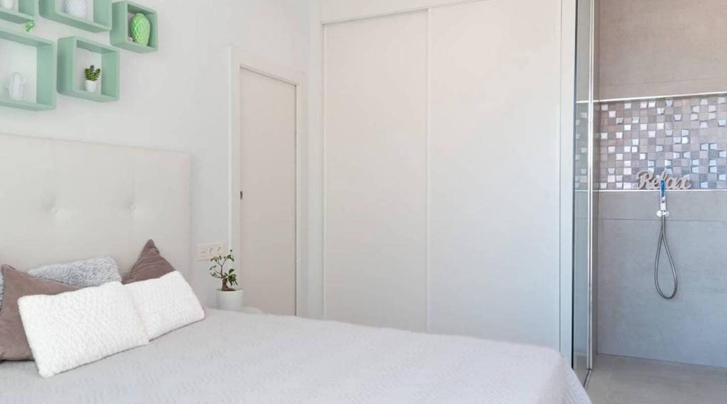 Chalet de 4 habitaciones en Benijófar en venta - 500.000 € (Ref: 8047793)